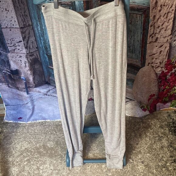 Felina grey and pink loungewear pants and shirt, size medium, good condition - Picture 2 of 12